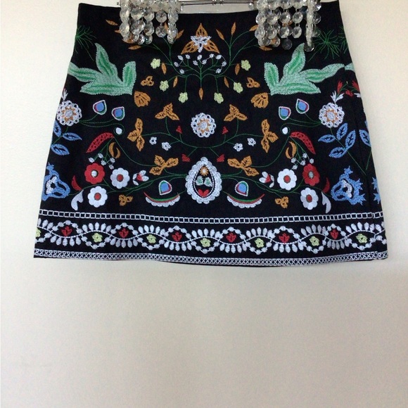 Mini skirt - Picture 2 of 3